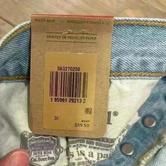 NEW Levi’s 501 Original Fit High-Rise Women’s Jean Shorts - Picture 10 of 11